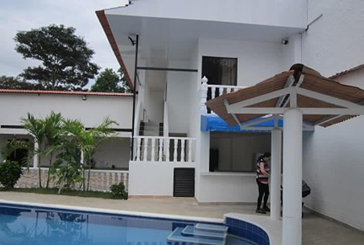 Villa Isabella - habitaciones y piscina